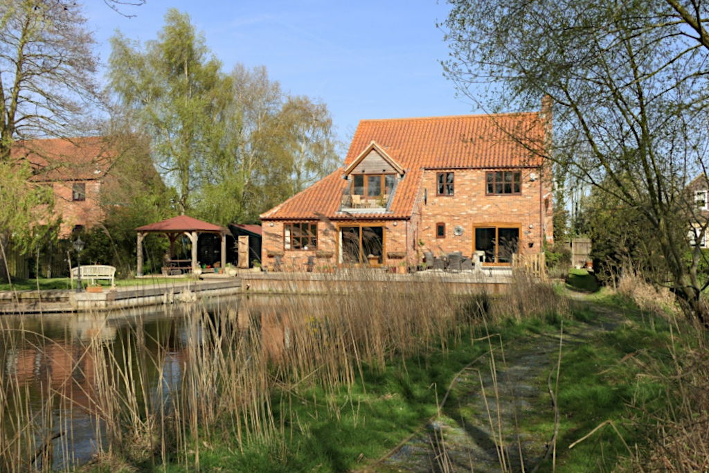 The High Road Junction